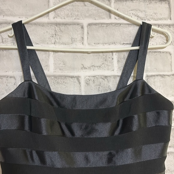 Collections little black mini dress dress, size 8
Two tone black - Picture 3 of 6